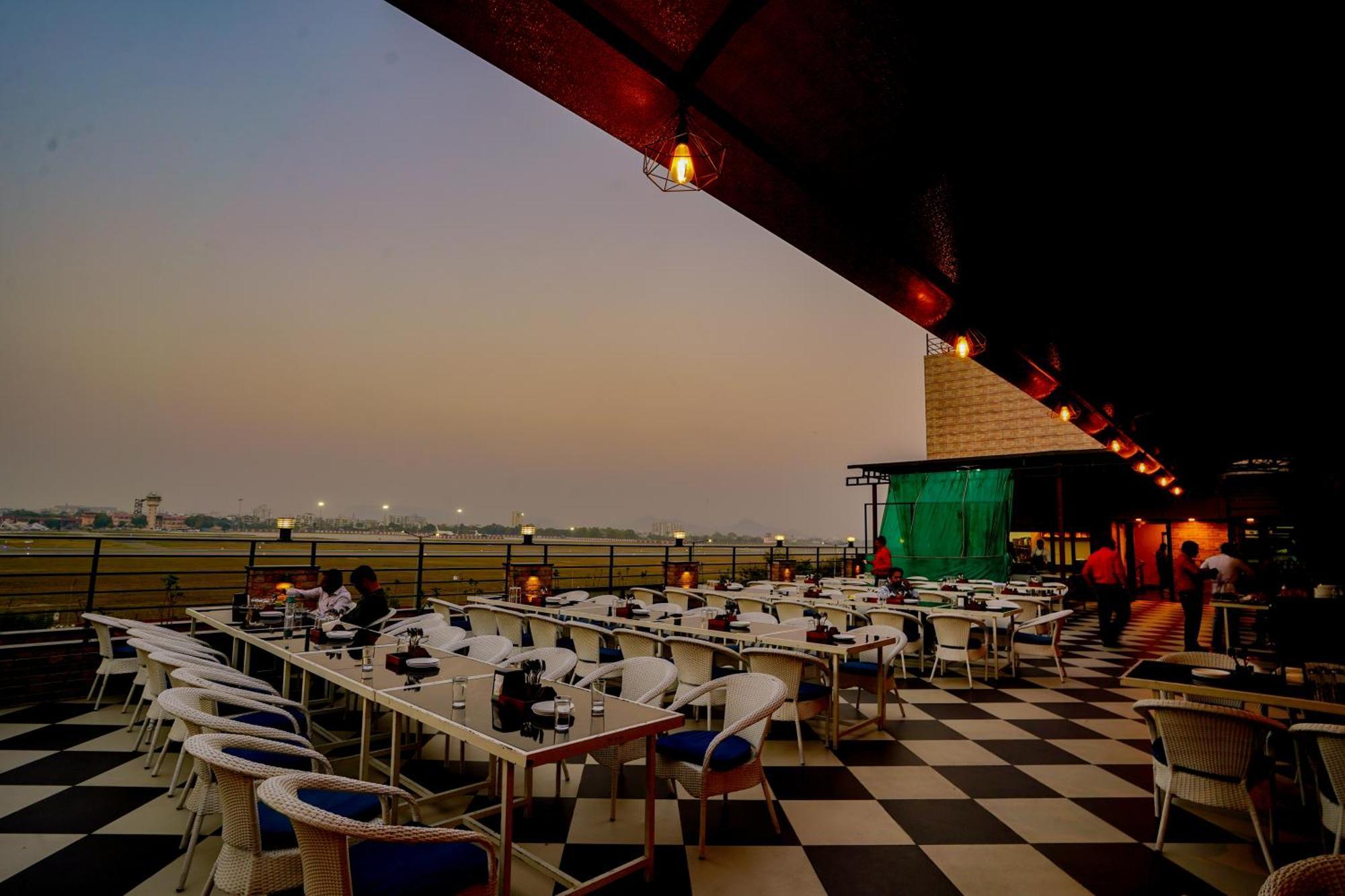 Hotel Cheelgadi Divisione di Divisione di Jaipur Esterno foto